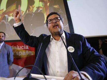 Francisco Serrano, la noche del 2 de diciembre de 2018, tras conocer el resultado de las elecciones al Parlamento andaluz. En vídeo, declaraciones de Alejandro Hernández, portavoz parlamentario de Vox en Andalucía, este miércoles.