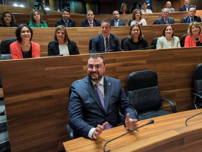 El socialista Adrián Barbón, elegido presidente del Principado de Asturias este lunes. En vídeo, Barbón se proclama nuevo presidente de Asturias.