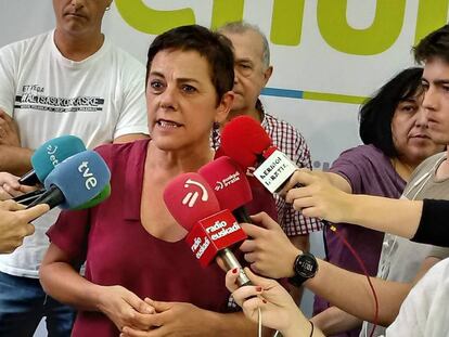 La diputada de EH Bildu Mertxe Aizpurua atiende a los periodistas. En vídeo, declaraciones de Aizpurua.