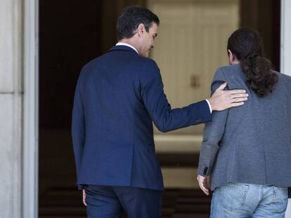 Pedro Sanchez recibe en el Palacio de La Moncloa al lider de Unidas Podemos, Pablo Iglesias.