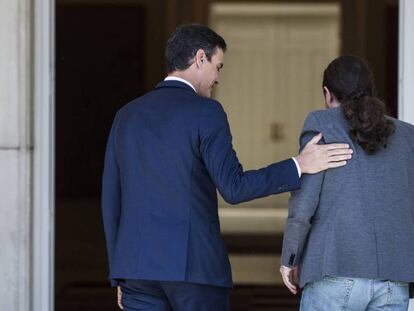 Pedro Sánchez recibe en el Palacio de La Moncloa al lider de Unidas Podemos, Pablo Iglesias. En vídeo, Negociación encarrilada, pero pendiente de los nombres.