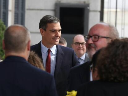 Pedro Sánchez, a su llegada al Congreso. En vídeo, Rufián califica de "irresponsable y negligente" el discurso de Pedro Sánchez en el debate de investidura.