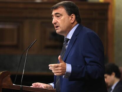 Aitor Esteban, portavoz del Partido Nacionalista Vasco en el Congreso de los Diputados, este martes en el debate de investidura. En vídeo, resumen de la intervención de Esteban.