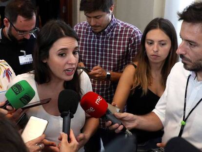 La portavoz de Unidas Podemos, Irene Montero, tras la reunión de la junta de portavoces celebrada el pasado 16 de julio en el Congreso. En vídeo, declaraciones de la portavoz adjunta de Unidas Podemos, Ione Belarra.