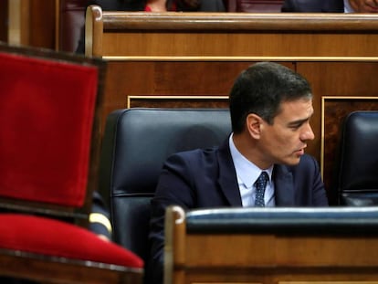 El presidente de Gobierno, Pedro Sánchez, en un receso el debate de investidura celebrado este martes, 23 de julio. En vídeo, su intervención la sesión de investidura.