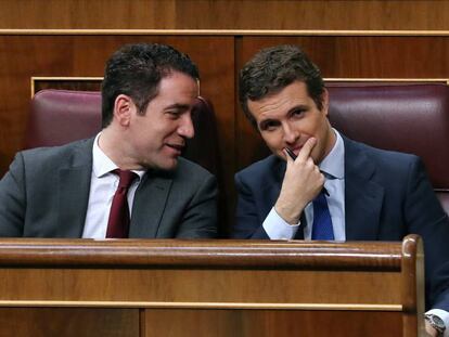 Pablo Casado y Teodoro Garcia Egea, en el pleno de investidura del lunes. En vídeo, el discurso del líder del PP.