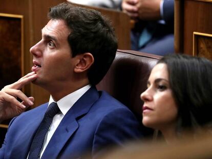 El líder de Ciudadanos, Albert Rivera, junto a Inés Arrimadas, este jueves.