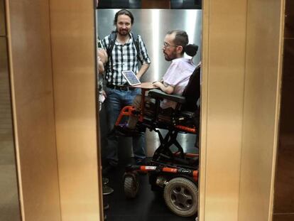 Pablo Iglesias y Pablo Echenique, en el Congreso de los Diputados. En vídeo, fragmento de la entrevista a Echenique en la Cadena SER.
