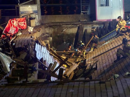 Muelle hundido durante en accidente del festival O Marisquiño, el 13 de agosto de 2018. En vídeo, las imágenes grabadas hace un año por los asistentes al festival O Marisquiño.