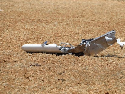 En foto, los restos del avión siniestrado en Inca, Mallorca. En vídeo, primeras imágenes del accidente aéreo en Mallorca.