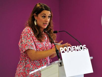 La portavoz de Podemos, Noelia Vera, durante la rueda de prensa ofrecida este lunes al término del Consejo de Coordinación del partido.