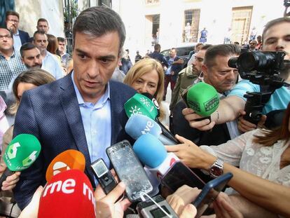 El presidente del Gobierno en funciones, Pedro Sánchez, en Níjar (Almería). En vídeo, Sánchez no ve "ningún obstáculo real" para que Cs y PP se abstengan.