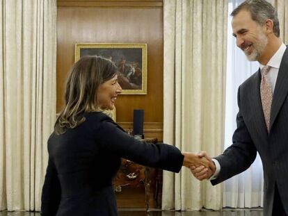 El Rey recibe a la diputada de Galicia en Común, Yolanda Díaz, en la ronda de consultas. En vídeo, Garzón advierte al PSOE de la "aventura" de repetir elecciones porque "nadie sabe lo que puede pasar dentro de dos meses".