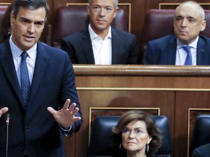 Pedro Sánchez, durante su intervención este miércoles en el Congreso. En vídeo, su rifirrafe con Pablo Casado.
