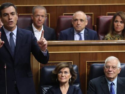 El presidente del Ejecutivo en funciones, Pedro Sánchez, en la sesión de control al Gobierno este miércoles en el Congreso. En vídeo, Sánchez culpa a Casado, Iglesias y Rivera de bloquear su investidura.