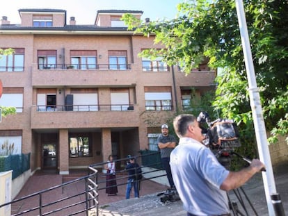 Vivienda de la calle Santa Ana, en Castro Urdiales (Cantabria). En vídeo, imágenes del suceso y declaraciones de los vecinos.