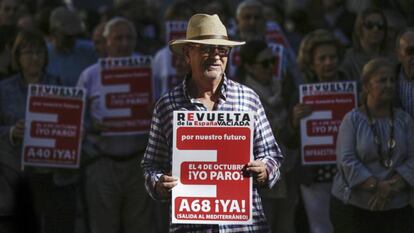 Concentración este viernes contra la despoblación del mundo rural en la plaza del Torico en Teruel. En vídeo, la España vacía alza la voz.