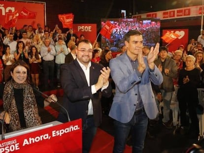 Pedro Sánchez, con Adrián Barbón y Adriana Lastra en Oviedo. En vídeo, declaraciones de Pedro Sánchez.