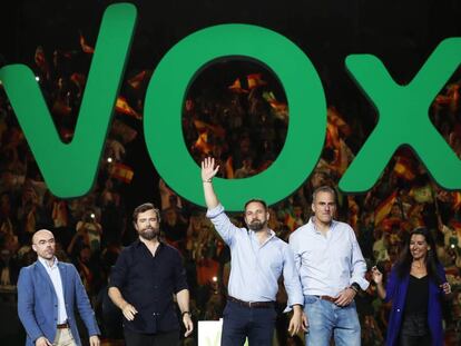 El líder de Vox, Santiago Abascal, durante su intervención en el multitudinario acto en el palacio de Vistalegre, en Madrid.