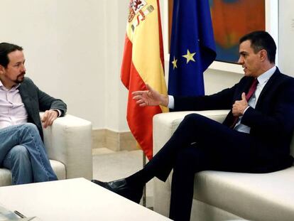Pedro Sánchez y Pablo Iglesias, momentos antes de reunirse en La Moncloa. En vídeo, declaraciones de Iglesias.