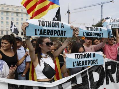 Protesta per la sentència del procés, a la plaça de Catalunya de Barcelona. En vídeo, l'aplicació de mòbil de Tsunami Democràtic.