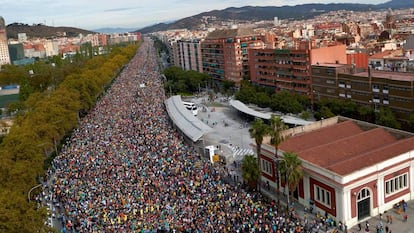 Miles de personas en la manifestación de este viernes en Barcelona para protestar por la sentencia del 'procés'.