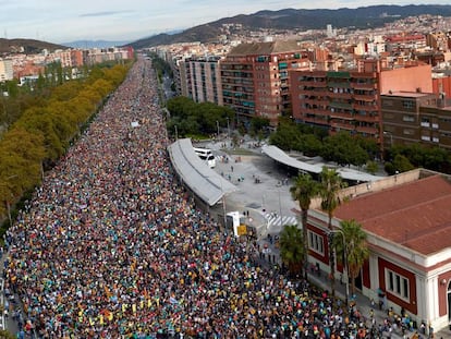 Miles de personas en la manifestación de este viernes en Barcelona para protestar por la sentencia del 'procés'.