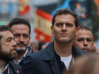 El presidente de Ciudadanos, Albert Rivera, participa en la manifestación convocada por Jusapol en Madrid. En vídeo, las declaraciones del líder de Ciudadanos.