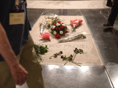 La tumba de Francisco Franco, en la basílica del Valle de los Caídos. En vídeo, último ensayo antes de la exhumación.