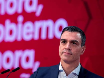 Pedro Sánchez, en un mitin del PSOE. En vídeo, el ministro de Fomento en funciones, José Luis Ábalos, tacha a Torra de "iluminado".