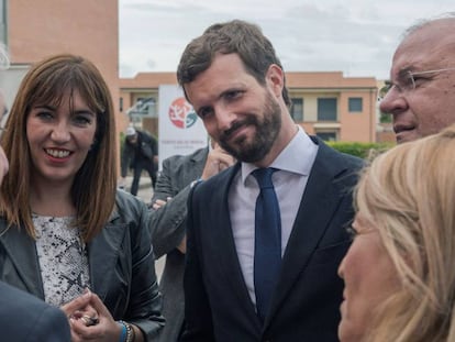 Pablo Casado visita las instalaciones de de la Asociación de Salud Mental España en Cáceres.