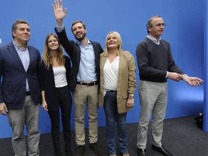 Desde la izquierda, Iñigo Arcauz, Beatriz Fanjul, Pablo Casado, María del Mar Blanco y Alfonso Alonso, este viernes en Vitoria.