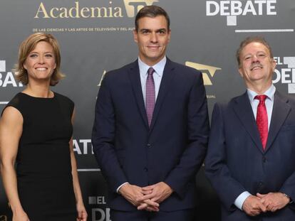 Pedro Sánchez, junto a Maria Casado y Manuel Campo Vidal. En vídeo, un momento del debate.