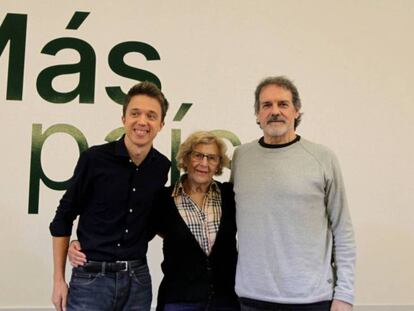 Íñigo Errejón, Manuela Carmena y Txema Urkijo en el acto de campaña de Más País en Bilbao este martes.