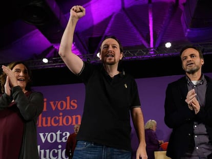 Pablo Iglesias, con Colau y Asens, este miércoles en Barcelona. En vídeo, el candidato de Unidas Podemos a la Presidencia.