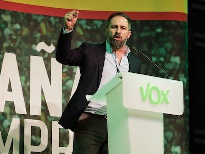 Santiago Abascal interviene en el acto central del partido en Valencia. En vídeo, el líder de Vox ataca a los menores extranjeros no acompañados.