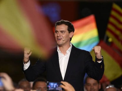 Albert Rivera, durante el cierre de campaña de Ciudadanos en Barcelona este viernes. En vídeo, los actos finales de campaña de los cinco grandes partidos.