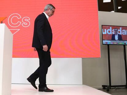 El secretario general de Ciudadanos, José Manuel Villegas, el domingo, durante su intervención en la sede del partido. En vídeo, la valoración de los resultados de Albert Rivera.