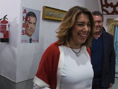 Susana Díaz, junto al alcalde de Sevilla, Juan Espadas, en la sede socialista regional. En vídeo, declaraciones de la secretaria general del PSOE-A.