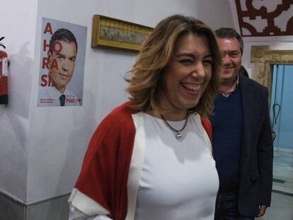 Susana Díaz, junto al alcalde de Sevilla, Juan Espadas, en la sede socialista regional. En vídeo, declaraciones de la secretaria general del PSOE-A.