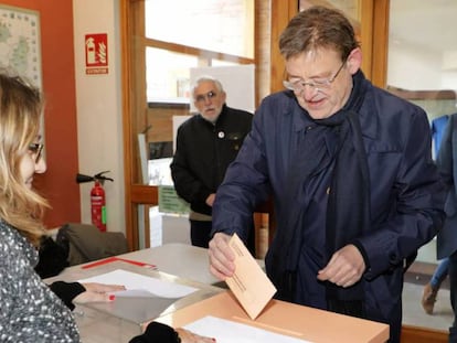 El presidente de la Generalitat Valenciana, Ximo Puig, vota en su colegio electoral en Morella (Castellón). En vídeo, resumen y reacciones de la jornada electoral.