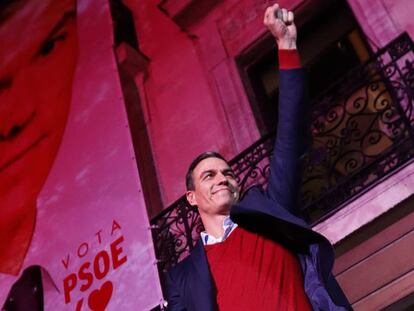 Pedro Sánchez, este domingo en la sede socialista de Ferraz, en Madrid. En vídeo, resultados y reacciones a la jornada electoral.