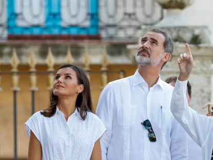 Los Reyes, este miércoles, durante su visita a la Habana. En vídeo, declaraciones de Felipe VI.