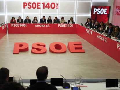 Reunión de la Comisión Ejecutiva Federal del PSOE celebrada este lunes. En vídeo, el PSOE busca el apoyo a su coalición en el resto de partidos.