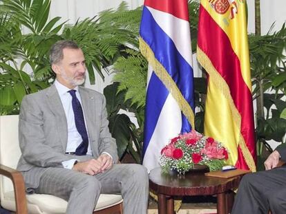 El Rey, durante su reunión con Raúl Castro. En vídeo, última jornada del viaje de los Reyes a Cuba.
