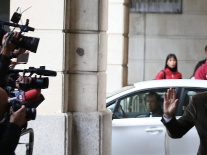 Manuel Chaves, a su llegada al tribunal en Sevilla.