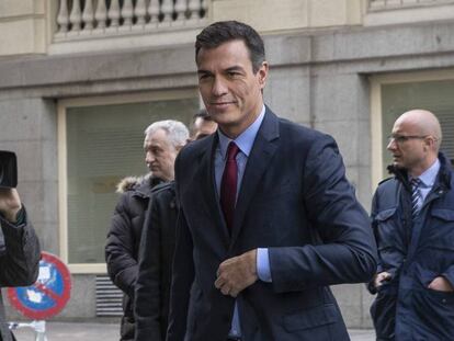 Pedro Sánchez llega a la VI Cumbre de las Empresas Familiares Europeas, este miércoles en Madrid. En vídeo, declaraciones de Sánchez.
