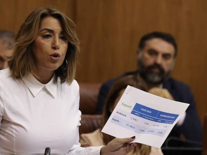 Susana Díaz, este jueves ante el pleno del Parlamento andaluz. En vídeo, declaraciones de la vicepresidenta del Gobierno en funciones, Carmen Calvo.