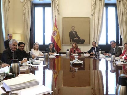 Reunión de la Mesa del Congreso de la pasada legislatura. En vídeo, declaraciones del vicesecretario de Comunicación del PP, Pablo Montesinos.