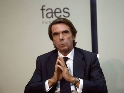 El expresidente del Gobierno José María Aznar, este lunes en un desayuno informativo en la sede de FAES. En vídeo, declaraciones de Aznar durante el acto.